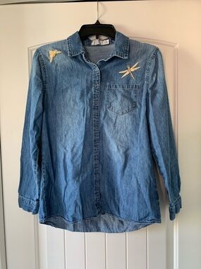 Time and Tru Women’s Blue Denim Embroidered Button Up Pocket Long Sleeve Shirt